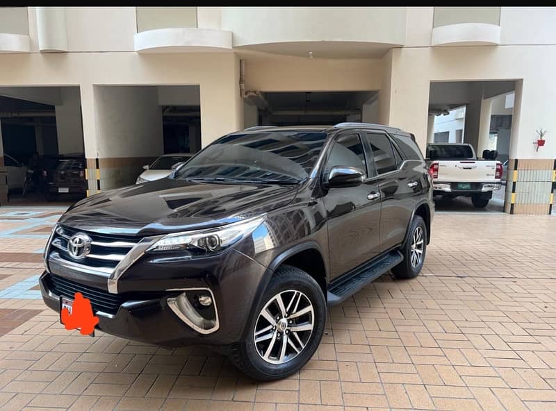 Toyota Fortuner V 2018 1