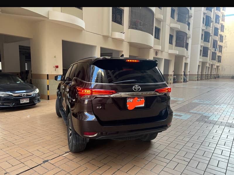 Toyota Fortuner V 2018 3