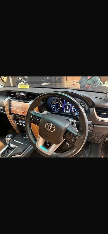 Toyota Fortuner V 2018 4