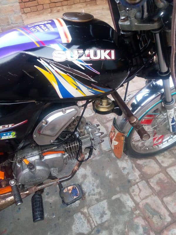 Suzuki 110 with tariq bady. . 11