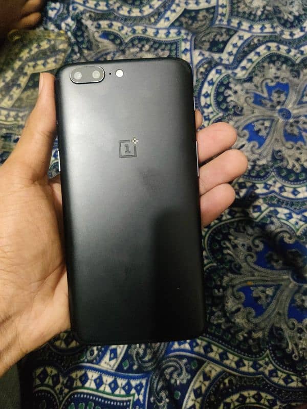 One plus 5.8/128    Condition 10/10 Dual sim Finger not working 3