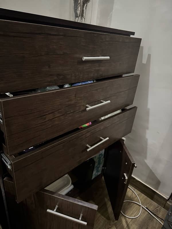 wooden chester drawer with side lock 2