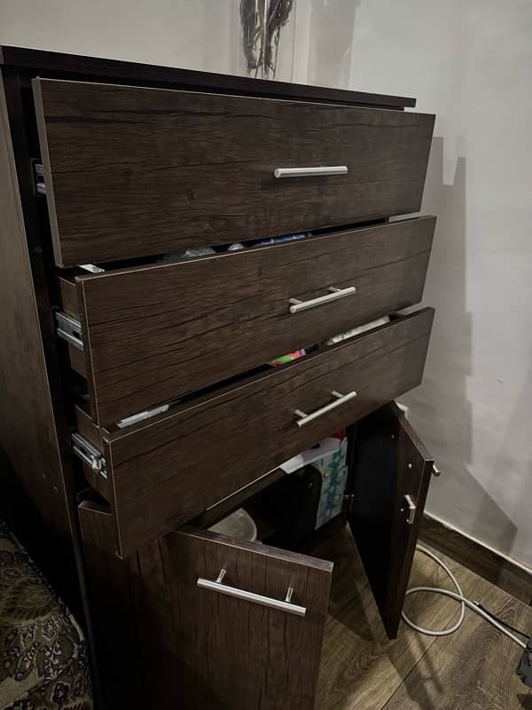 wooden chester drawer with side lock 3