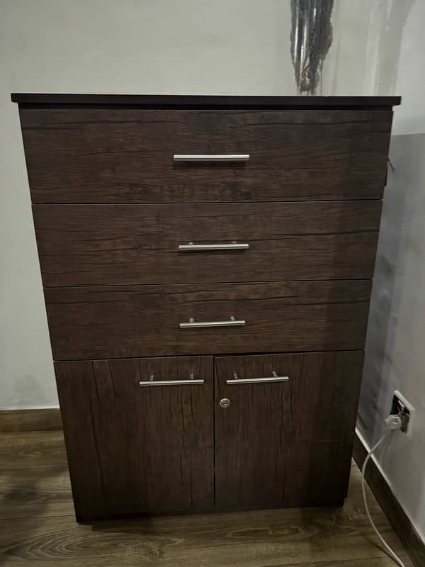 wooden chester drawer with side lock 9