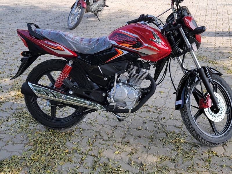 Honda CB125F | New Genuine 3