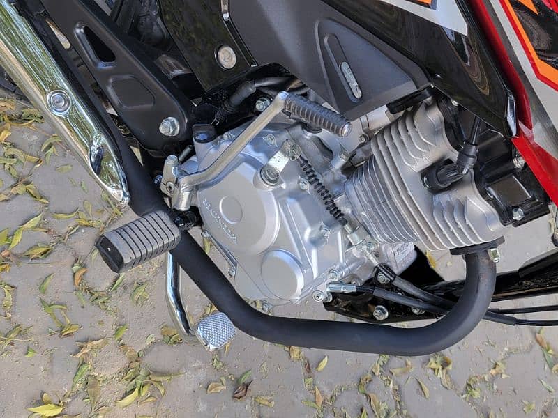 Honda CB125F | New Genuine 5