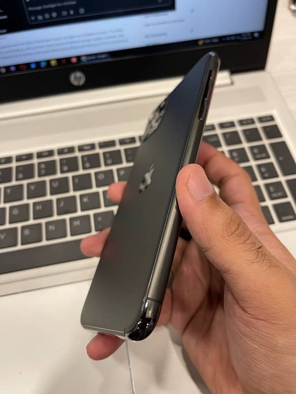 iPhone 11 pro max 256gb Space Grey PTA Approved 1