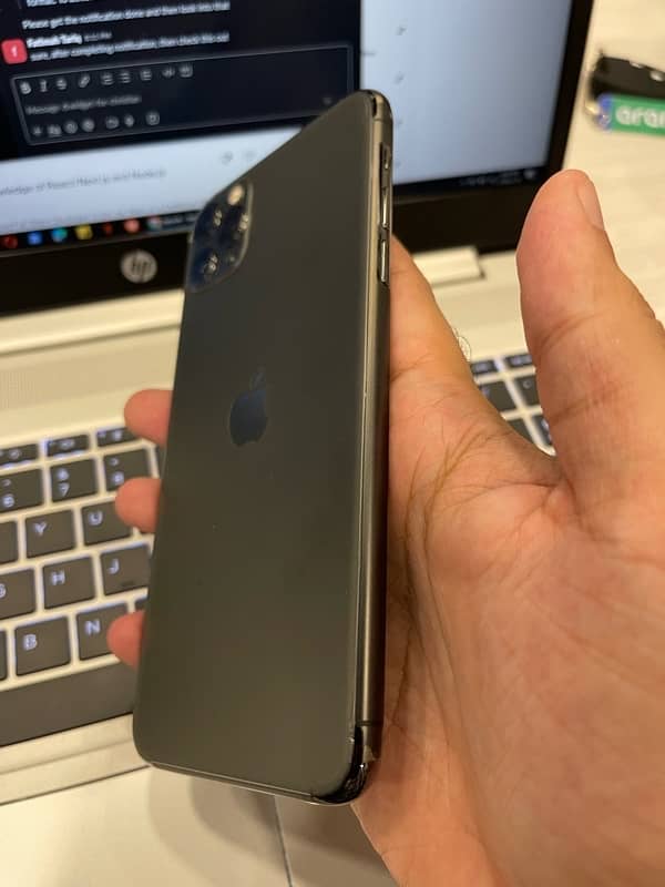 iPhone 11 pro max 256gb Space Grey PTA Approved 4