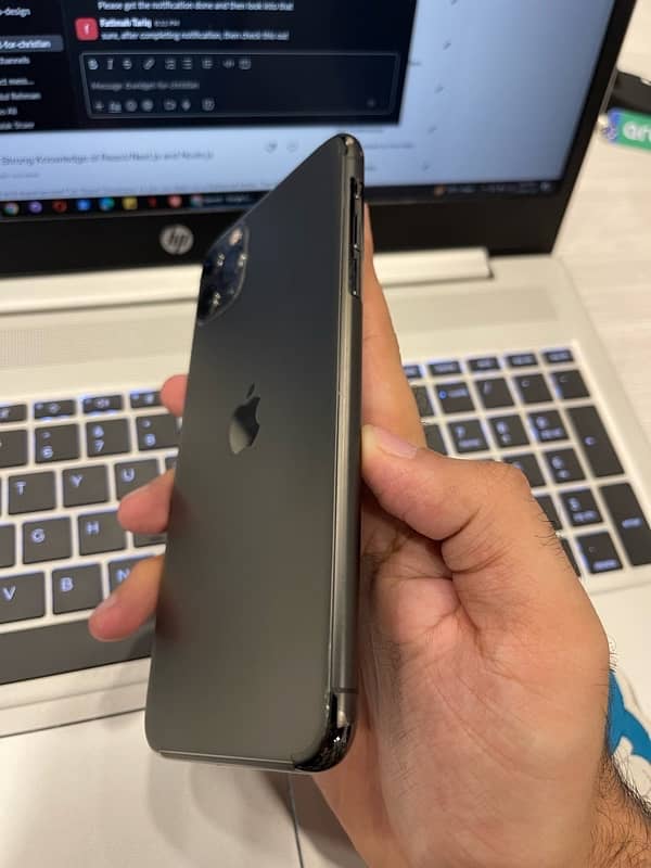 iPhone 11 pro max 256gb Space Grey PTA Approved 6