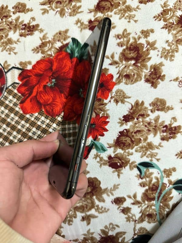 iPhone 11 Promax Jv 256 GB 4