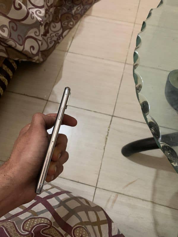 I phone xs max pta approved 4