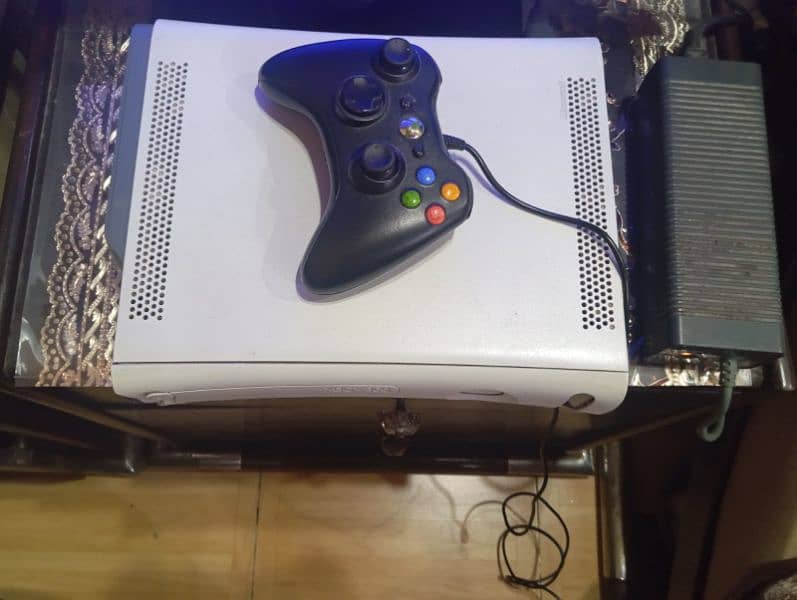 Xbox 360 500GB with headphones With games download 2 controllers 4