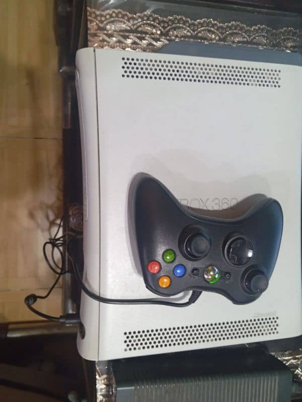 Xbox 360 500GB with headphones With games download 2 controllers 8