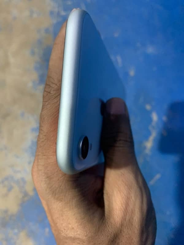 iphone XR 64gb jv 4