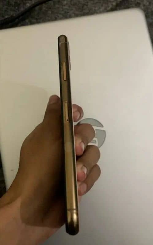 Iphone 11 pro max factory 10/10 non pta 2