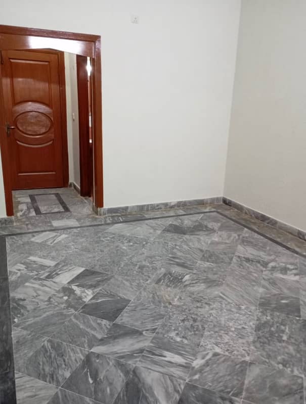 2bed flate for rent in pwd near alnoor chemist 0