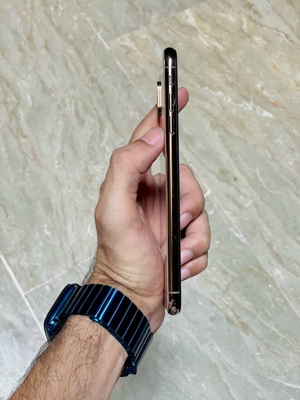 iphone xs max 4