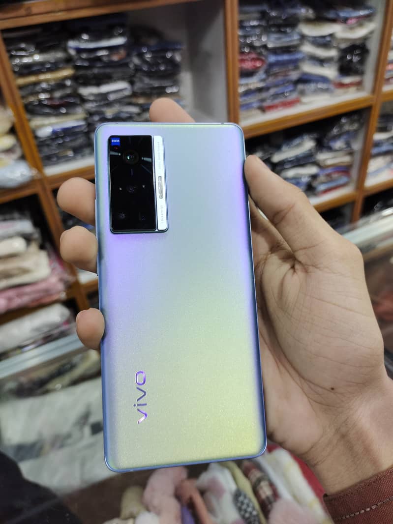 Vivo x70 pro. . . . . 03044845554 2