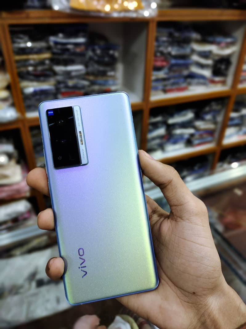 Vivo x70 pro. . . . . 03044845554 7