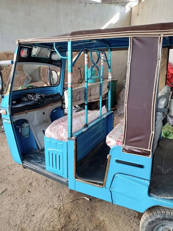 Sazgar 6 Seater Rickshaw 1