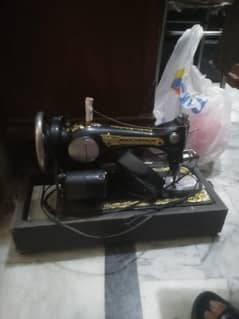 10/10 Condition Singer sewing  machine