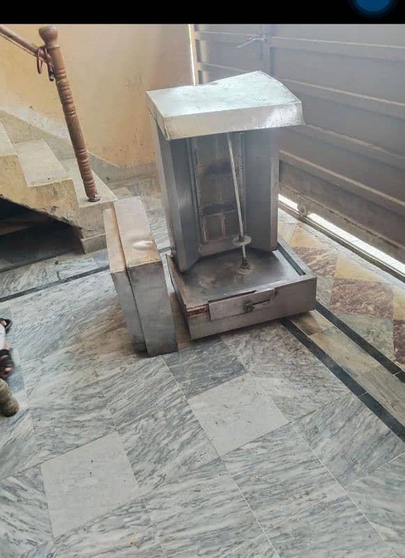 good condition shawarma machine and had plate 0