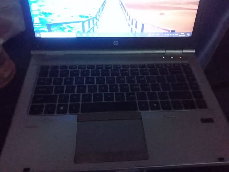 Hp Elitebook  8460p 1