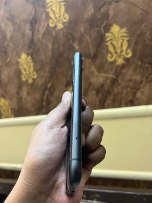 iphone 11 non-pta 2