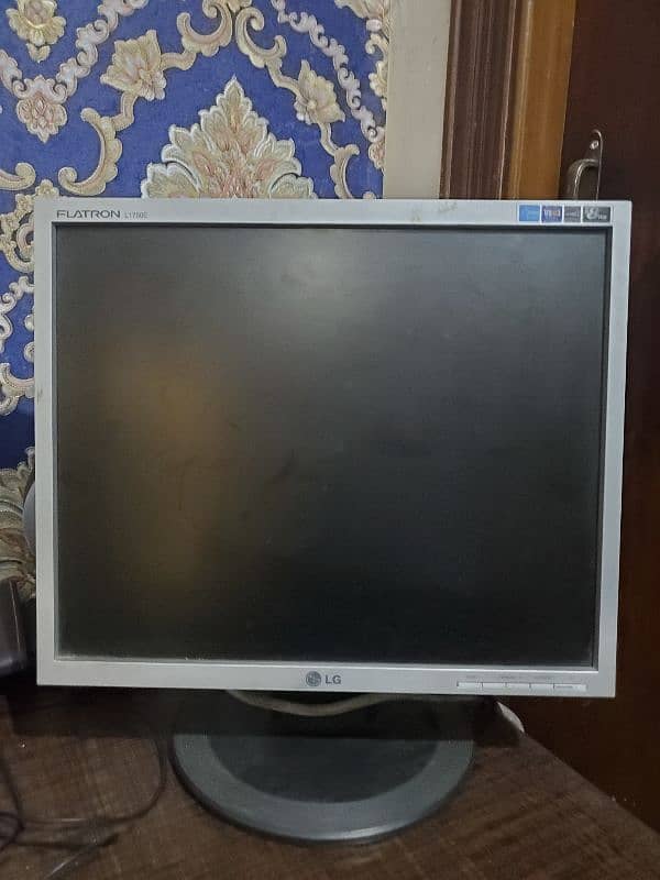 HP z400 Workstation Desktop PC Xeon with LG LCD 15 inch for sell 0