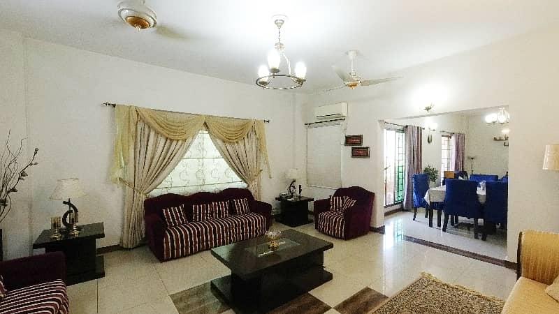 Beautiful & Open View 12 Marla 4 Bed Flat On 2nd Floor For Sale In Askari 11 Lahore 7