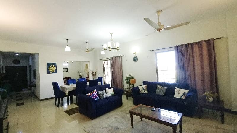 Beautiful & Open View 12 Marla 4 Bed Flat On 2nd Floor For Sale In Askari 11 Lahore 10