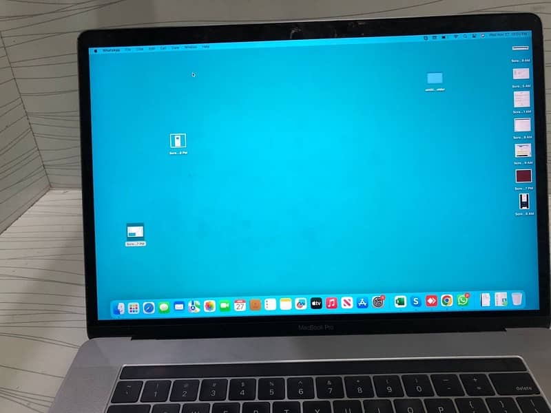 Apple MacBook Pro 2017 15” with Touch Bar Control 3