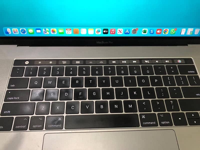 Apple MacBook Pro 2017 15” with Touch Bar Control 5