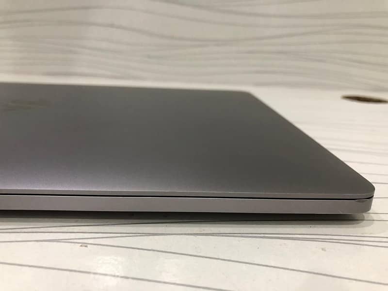 Apple MacBook Pro 2017 15” with Touch Bar Control 6