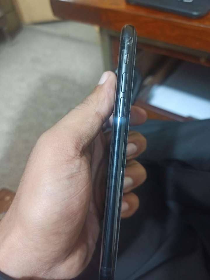 iPhone XR 3