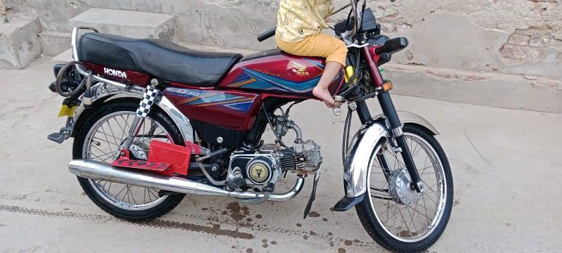 Honda bike good condition 10/10 all decoment clear 2