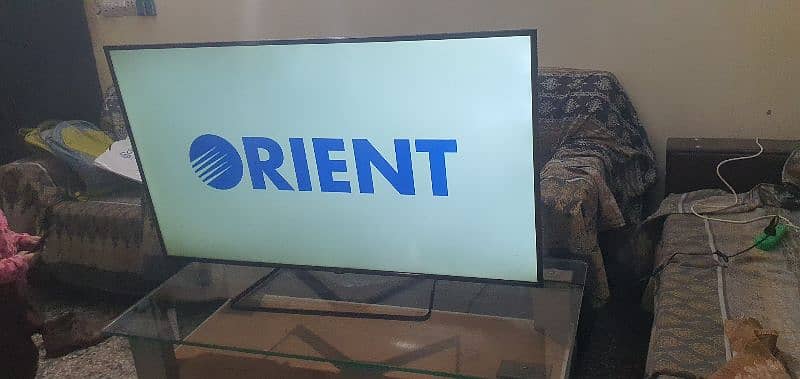 orient 50 inches ultra slim led with android box table stand 2