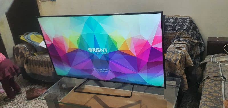 orient 50 inches ultra slim led with android box table stand 3