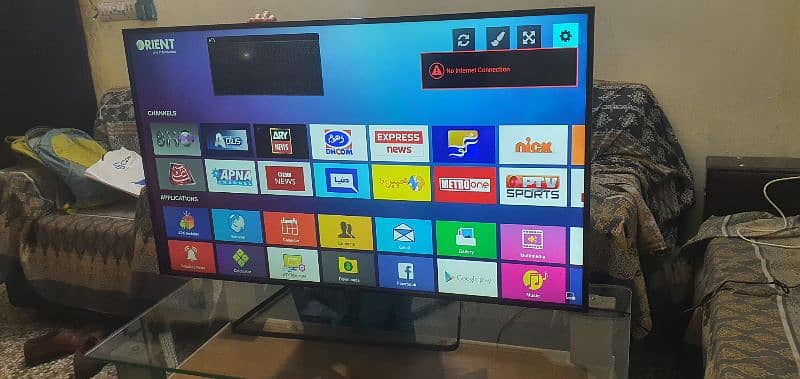 orient 50 inches ultra slim led with android box table stand 4