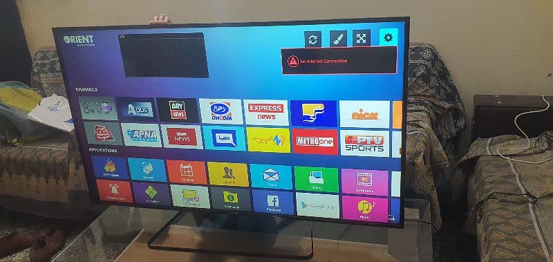 orient 50 inches ultra slim led with android box table stand 7