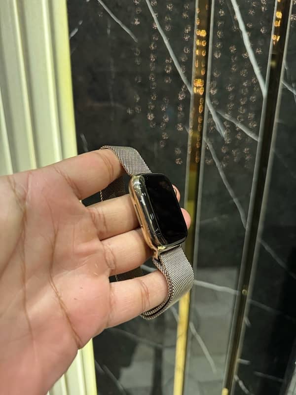 Apple Watch Series 7 Stainless Steel 45MM Gold 1