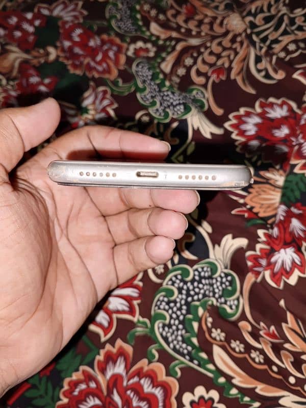 I phone 11 10/10 condition non pta 2