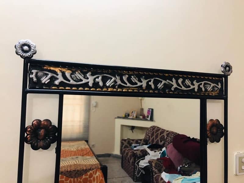 SOLID IRON BED AND DRESSING TABLE FOR SALE AT VERY REASONABLE PRICE 0