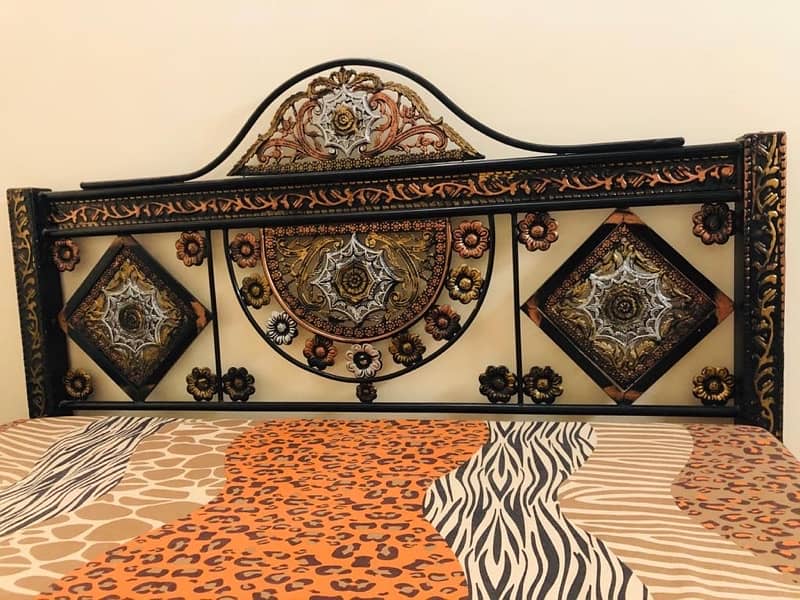 SOLID IRON BED AND DRESSING TABLE FOR SALE AT VERY REASONABLE PRICE 4