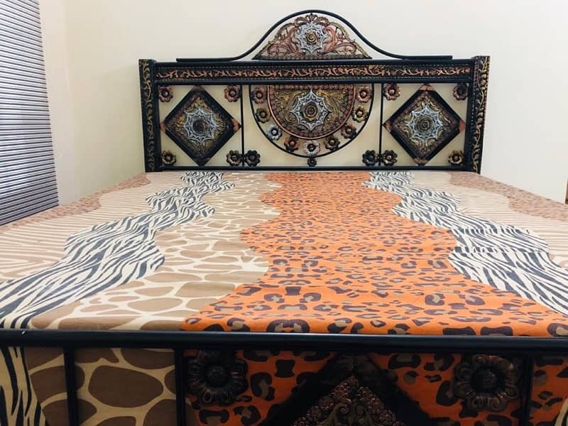 SOLID IRON BED AND DRESSING TABLE FOR SALE AT VERY REASONABLE PRICE 6