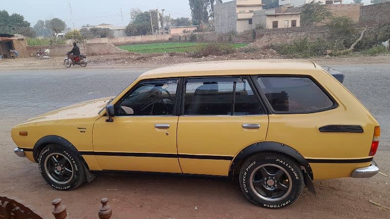 Toyota corolla  1976 stationwagon 6