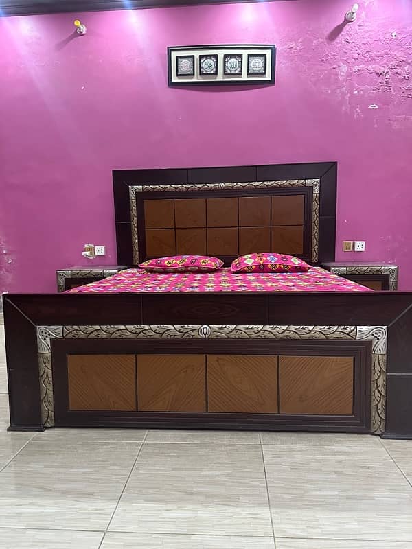 BEST KING SIZE BED WITH NEW MATRESS AND SIDE TABLES AND DRESSING TABLE 0