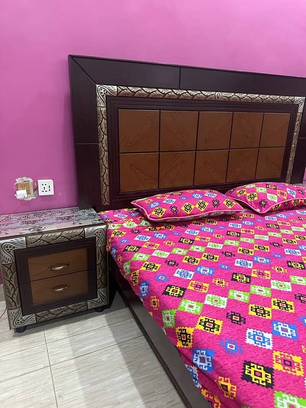 BEST KING SIZE BED WITH NEW MATRESS AND SIDE TABLES AND DRESSING TABLE 1