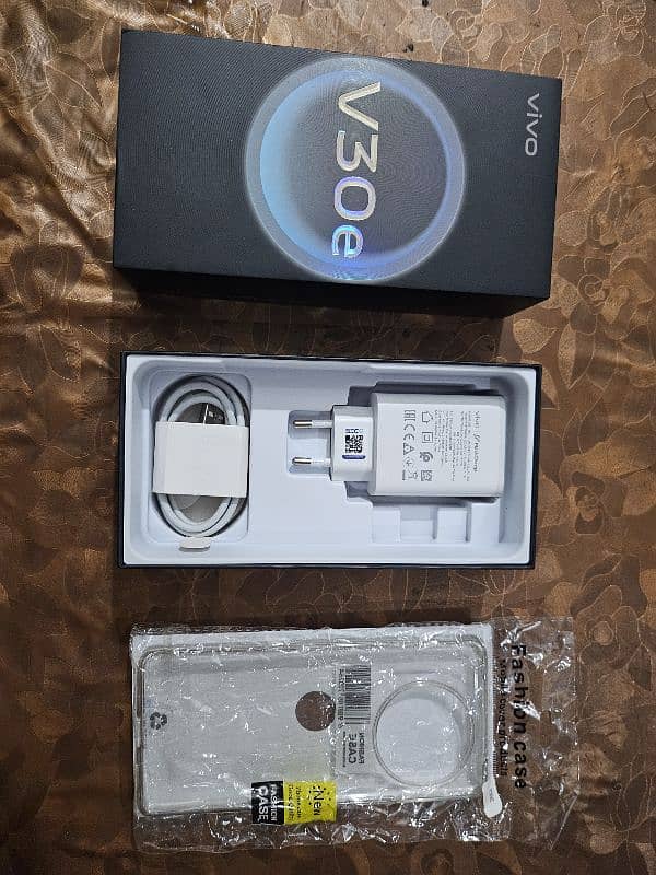 like a new mobile vivo v30e 10 to 11 Month warrenty available 4