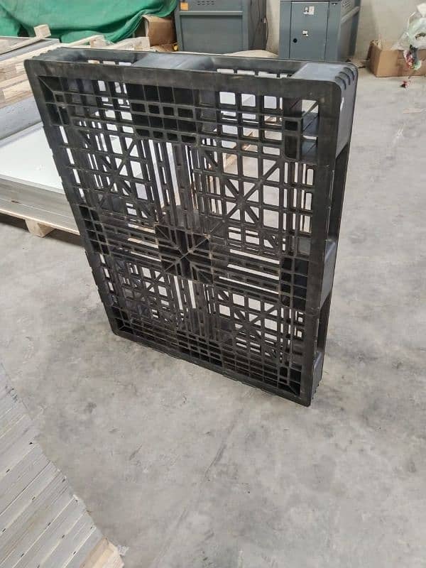 Plastic pallets 1